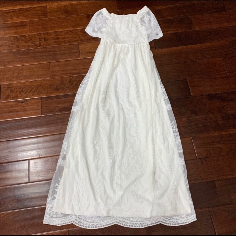 (NWOT) White off the shoulder lace dress